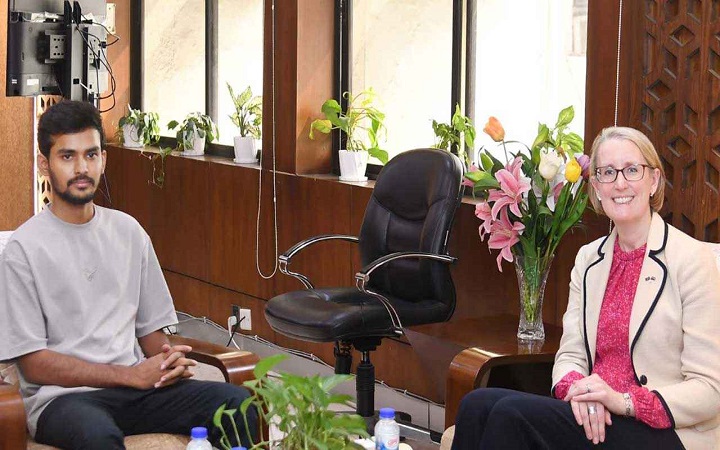 ‘পোশাক শিল্পে কর্মপরিবেশ ফিরিয়ে এনেছে সরকার’