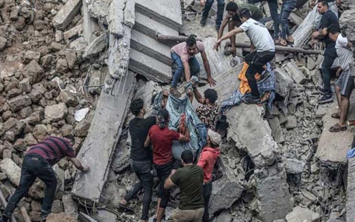গাজায় ধ্বংসস্তূপ থেকে ২১ ফিলিস্তিনির মরদেহ উদ্ধার