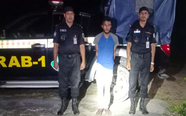 শ্রীপুরে বাস থেকে ফেলে হত্যার ঘটনায় চালক গ্রেপ্তার