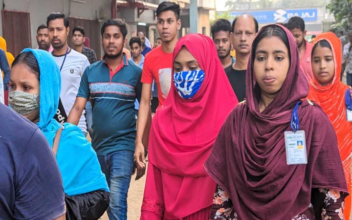 গাজীপুরে ৬ দিন পর কাজে ফিরেছে পোশাক শ্রমিকরা