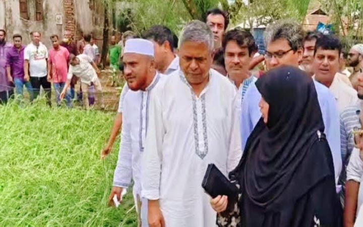 শ্রীপুরে শিলাবৃষ্টিতে ৩০০ হেক্টর জমির বোরো ধান নষ্ট