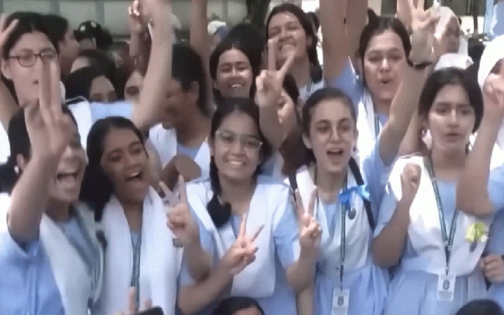 এসএসসির ফল প্রকাশ দুপুরে, দেখবেন যেভাবে