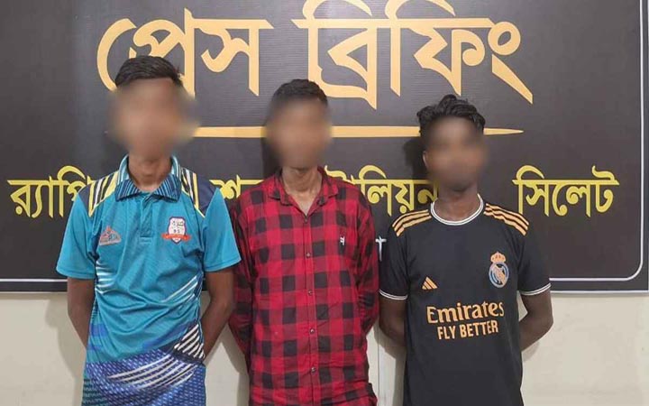 ৩০ কেজি গাঁজাসহ ৩ মাদক কারবারি গ্রেফতার