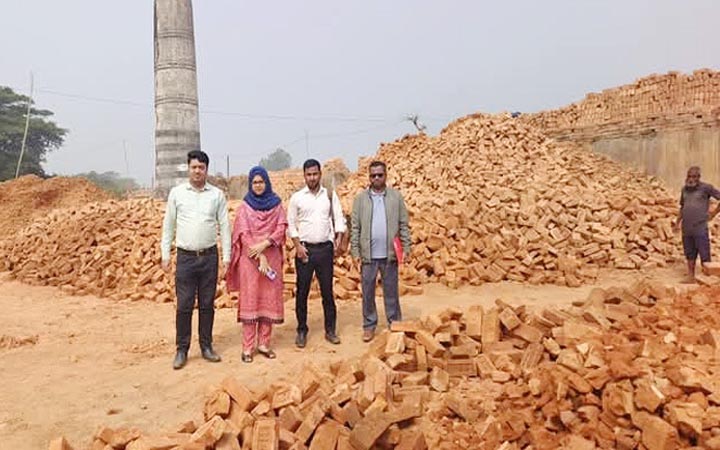 হালুয়াঘাটে ছয় ইটভাটাকে ২০ লাখ টাকা জরিমানা