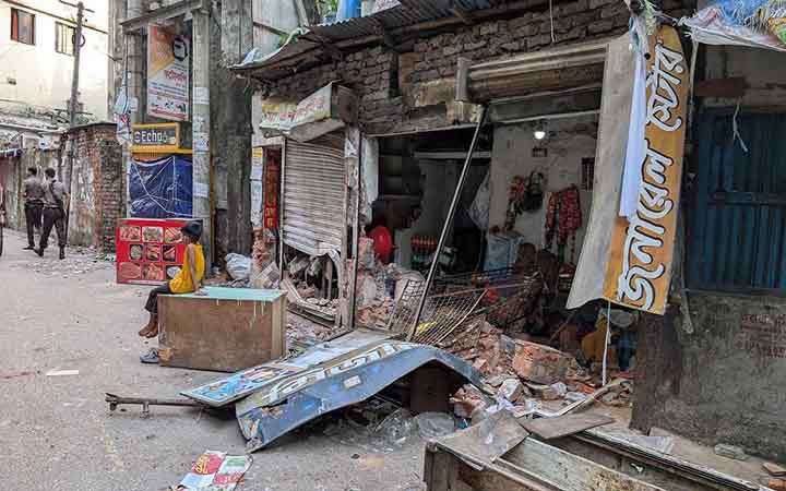মধ্যরাতে দোকান ভাঙচুর, সাবেক স্বেচ্ছাসেবক দল নেতার বিরুদ্ধে অভিযোগ