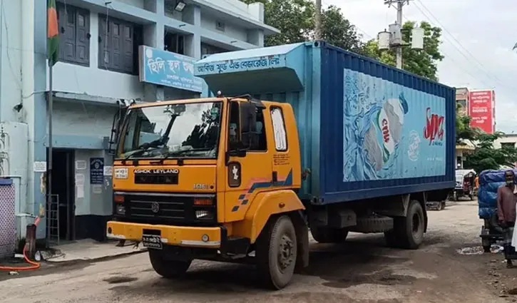 হিলি বন্দর দিয়ে প্রথমবারের মতো ভারতে জুস রপ্তানি