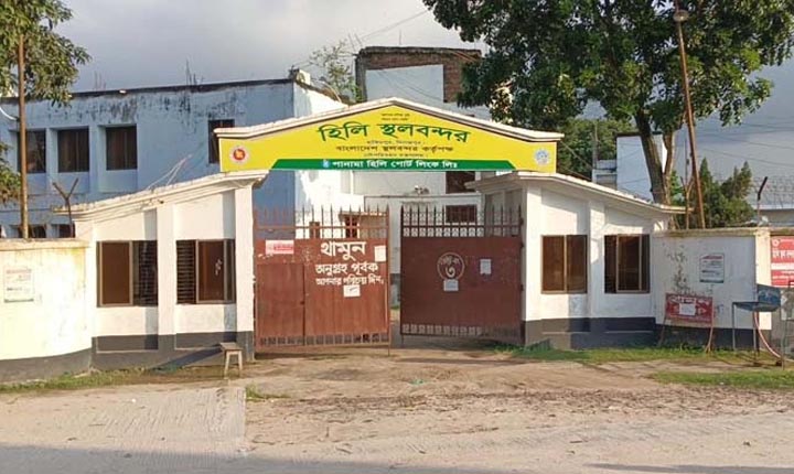 হিলি স্থলবন্দরে অনির্দিষ্টকালের জন্য আমদানি-রফতানি বন্ধ