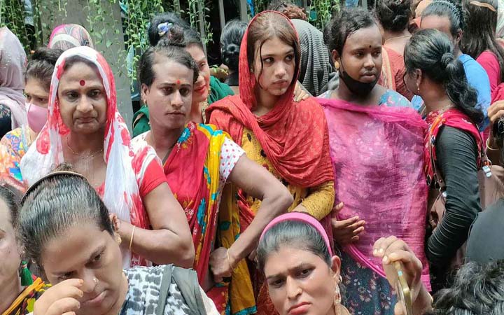 বিমান বিধ্বস্ত: রক্ত দিতে আসছেন হিজড়ারাও