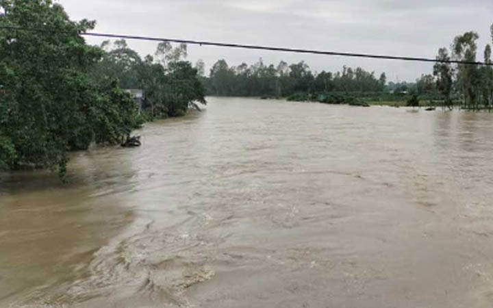 হবিগঞ্জের ৪ নদীর পানি বিপৎসীমার ওপর, বাঁধে ভাঙন