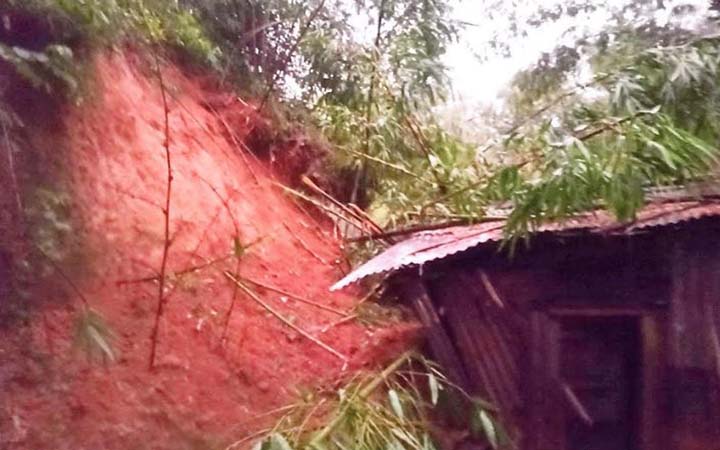 হবিগঞ্জে টিলা ধসে আহত ১০