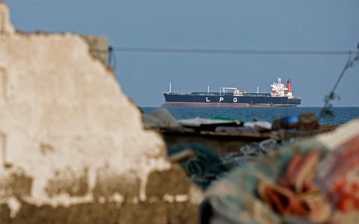 হরমুজ প্রণালি খোলা রাখতে অন্য দেশের সহযোগিতা চাইলেন ট্রাম্প