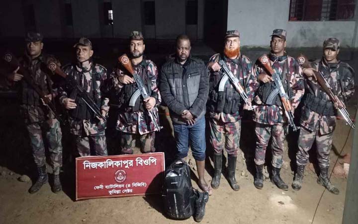 ভারত থেকে অবৈধভাবে অনুপ্রবেশের সময় নাইজেরিয়ান নাগরিক আটক