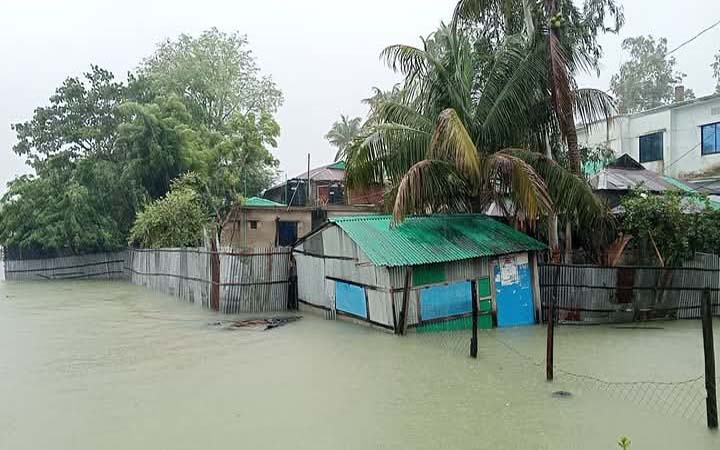 উত্তাল সমুদ্র, তলিয়ে গেছে উপকূলীয় নিম্নাঞ্চল