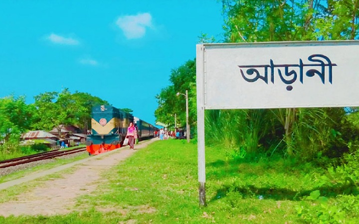 ট্রেনের নিচে দুই পা হারালেন নারী