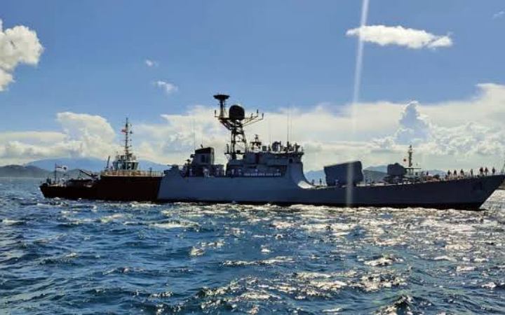 হুথি বিদ্রোহীরা হামলা করলো মার্কিন রণতরীতে