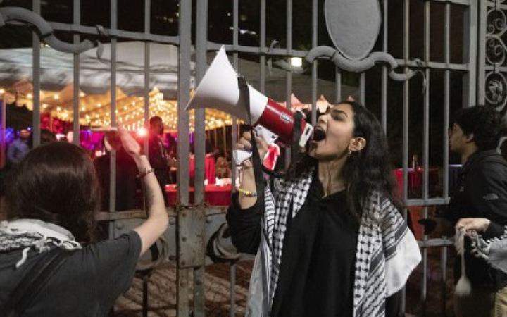 পেনসিলভানিয়া বিশ্ববিদ্যালয়ে ইসরায়েলবিরোধী বিক্ষোভে সংঘর্ষ, গ্রেফতার ১৯