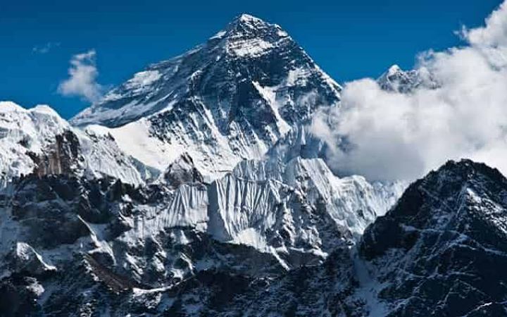 এবার এভারেস্ট জয় করতে গিয়ে ভারতীয় পর্বতারোহীর মৃত্যু