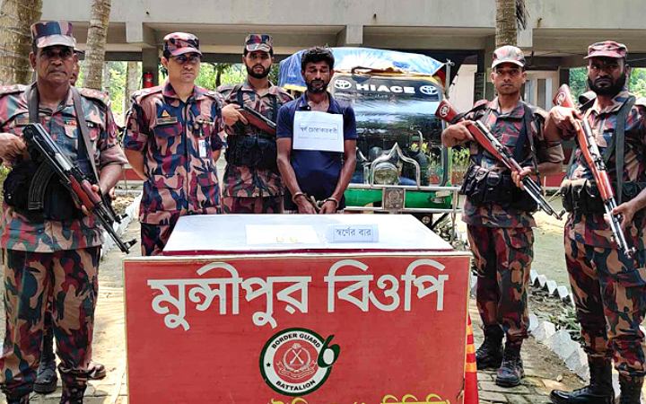 চুয়াডাঙ্গায় ইজিবাইক চালকের কাছ থেকে মিললো ২২ লাখ টাকার সোনা