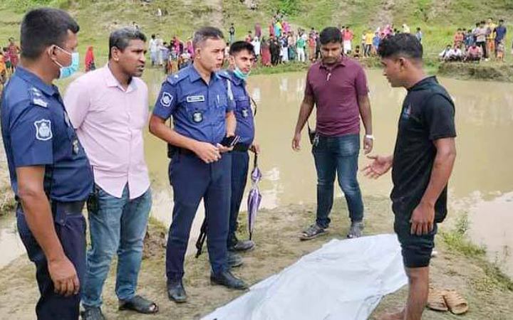 ময়মনসিংহে পুকুরে ভাসছিল নারীর বিবস্ত্র মরদেহ