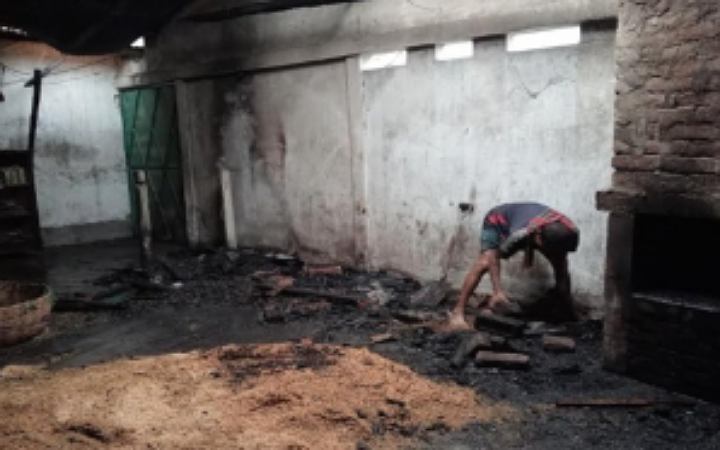 খুলনার ডুমুরিয়ায় রাইস মিলে আগুন