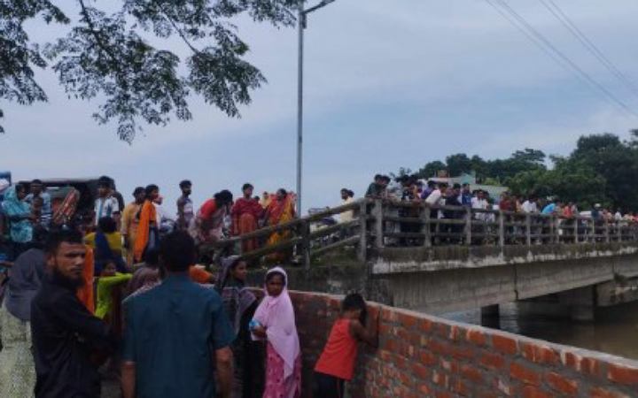 জামালপুরে ট্রেনের ধাক্কায় পানিতে পড়ে কিশোর নিখোঁজ