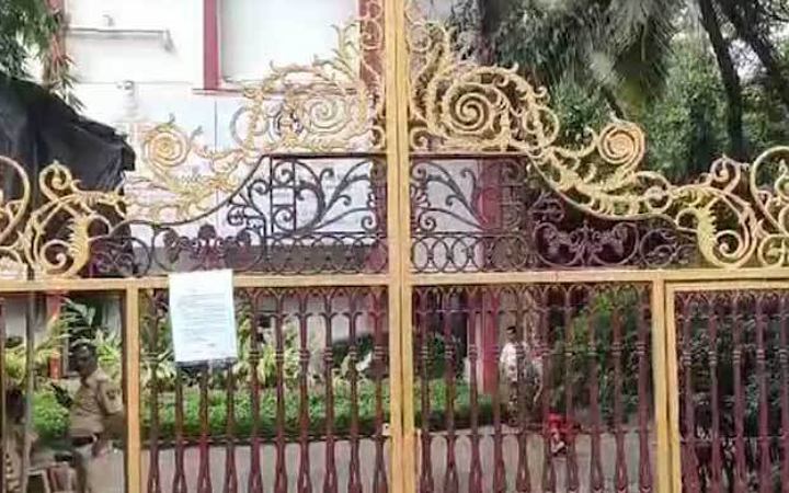 ‘খোলামেলা’ পোশাক নিষিদ্ধ করলো কলেজ কর্তৃপক্ষ