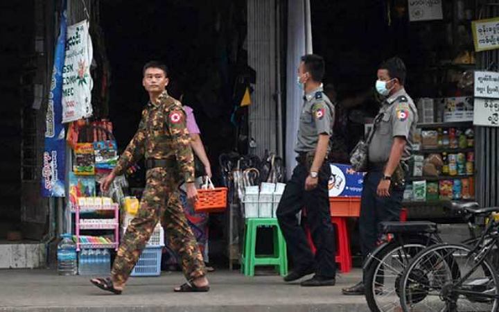 কর্মীদের বেতন বাড়ালেই মালিকদের জেলে দিচ্ছে মিয়ানমার