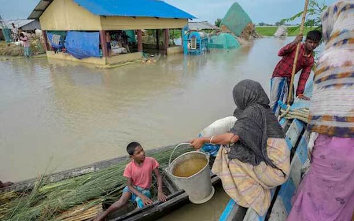 আসামে বন্যা পরিস্থিতির অবনতি, পানিবন্দি ১৬ লাখ মানুষ