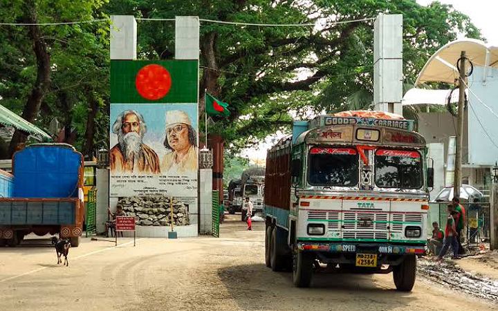 বিশ্বকর্মা পূজা উপলক্ষে বেনাপোলে আজও আমদানি-রফতানি বন্ধ