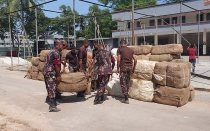 ব্রাহ্মণবাড়িয়ায় ৪ কোটি টাকার শাড়ি ও থ্রি-পিস জব্দ