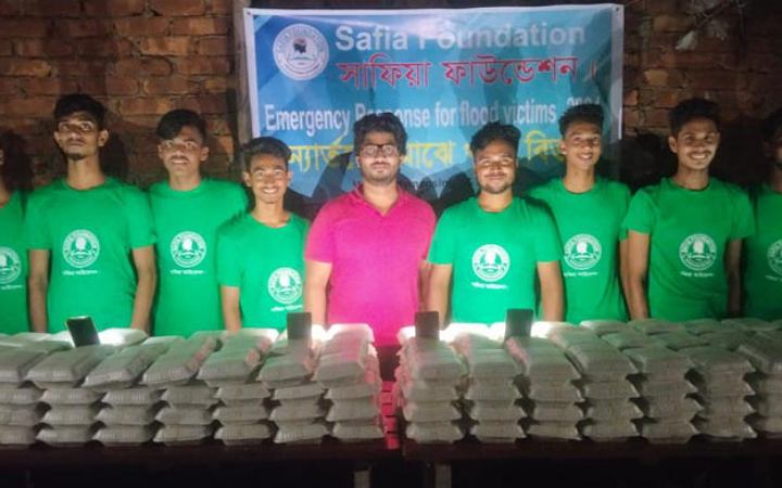 বন্যার্তদের পাসে দাঁড়ালেন কণ্ঠশিল্পী সালমা