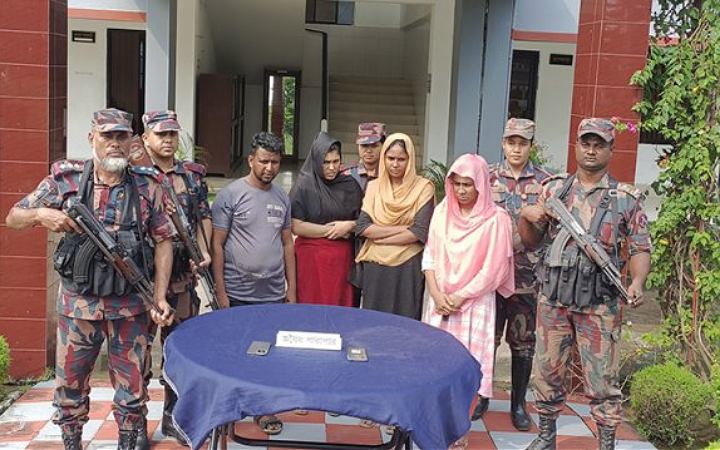 অবৈধ ভাবে ভারতে যাওয়ার সময় আটক ৪