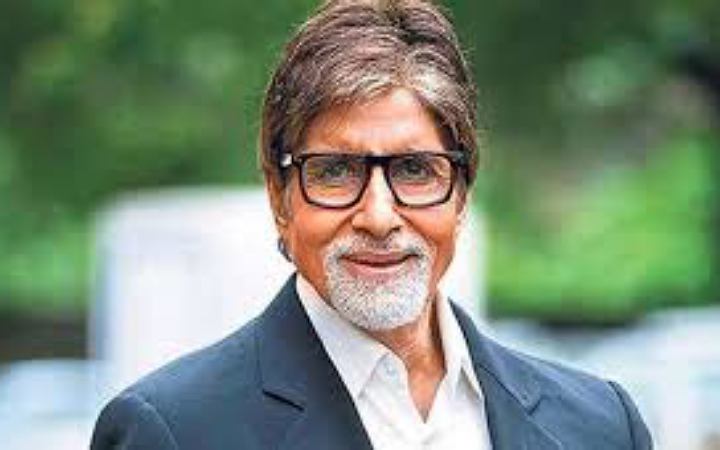 ৮২ তম বছরে পা দিয়েছেন অমিতাভ বচ্চন শুভেচ্ছায় ভাসছেন অনুরাগীদের