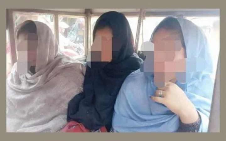 কালকিনিতে ৩ নারী ছিনতাইকারী আটক