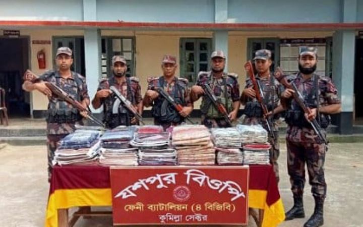 ফেনীতে অবৈধ ভারতীয় মালামাল জব্দ করেছে বিজিবি