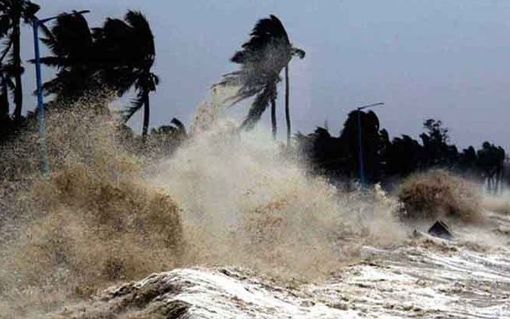 পশ্চিমবঙ্গে আঘাত হানতে পারে ঘূর্ণিঝড় ‘ডানা’