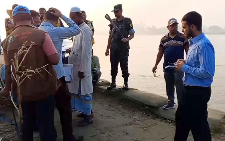 নিষেধাজ্ঞা অমান্য করে ইলিশ শিকারের দায়ে ৬ জেলের ১ মাসের কারাদণ্ড