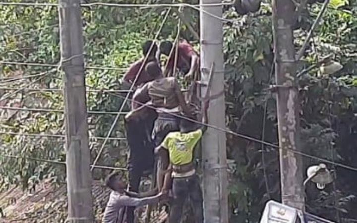 লক্ষ্মীপুরে বৈদ্যুতিক খুঁটিতে কাজ করার সময় ঠিকাদার শ্রমিক দগ্ধ