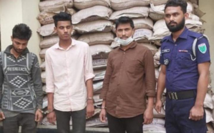 হবিগঞ্জে ৩১৬ বস্তা ভারতীয় চিনিসহ ৩ কারবারি আটক