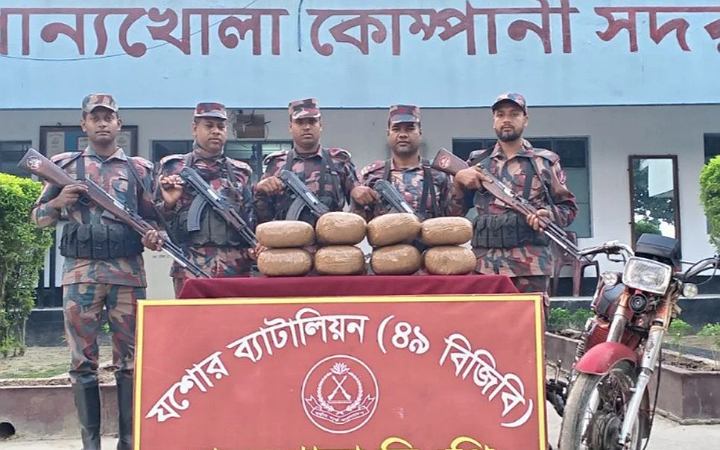 ধান্যখোলা সীমান্তে বিজিবির অভিযানে ৩৬ কেজি গাঁজা উদ্ধার