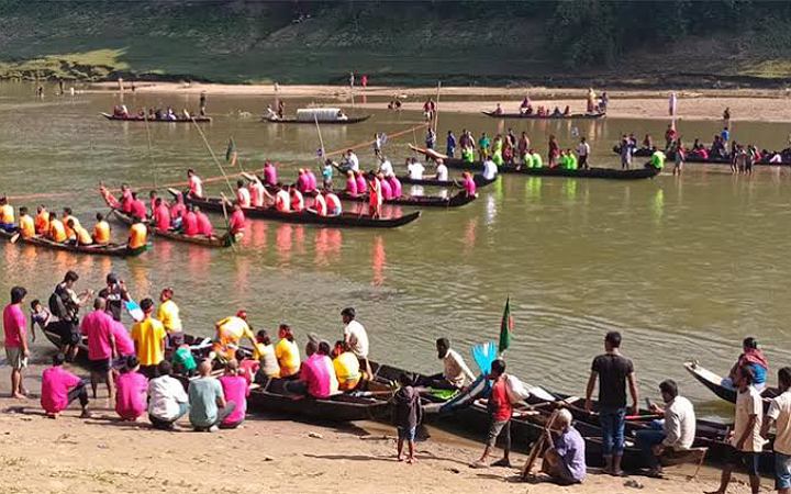 দীর্ঘ ১৫ বছর পর বান্দরবানে অনুষ্ঠিত হলো নৌকাবাইচ