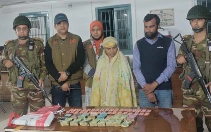 পঞ্চগড়ে যৌথবাহিনীর মাদকসহ মা-ছেলে আটক