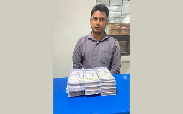 চট্টগ্রাম বিমানবন্দরে দুবাইগামী যাত্রীর লাগেজ থেকে সৌদি রিয়াল উদ্ধার