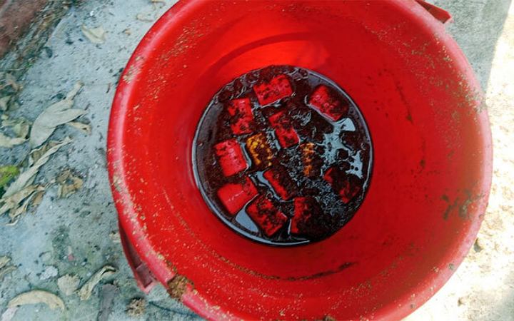 কালকিনিতে একটি পরিত্যক্ত ঘরে মিললো ১২ ককটেল