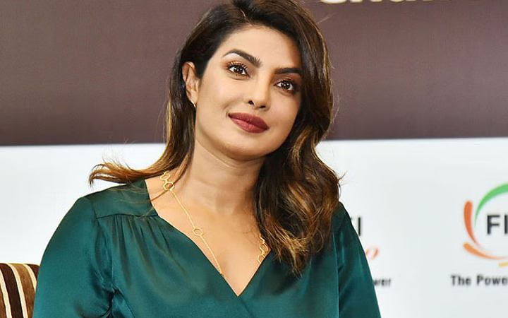 এবার বিদেশে পাড়ি জমাচ্ছেন প্রিয়াঙ্কা চোপড়া