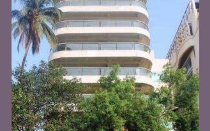 আচমকাই ভেঙে ফেলা হল আমির অ্যাপার্টমেন্ট