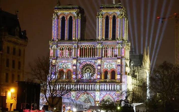 দীর্ঘ ৫ বছর পর আপন রূপে প্যারিসের নটরডেম ক্যাথেড্রাল