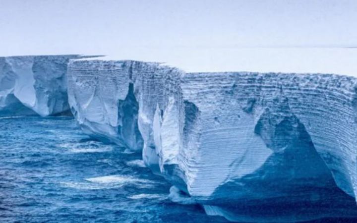 বিশ্বের সবচেয়ে বড় হিমবাহ উত্তর দিকে সরে যাচ্ছে