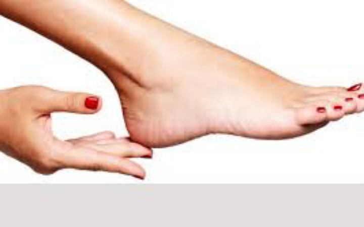 শীতে পা ফাটা দূর করার কিছু ঘরোয়া উপায়