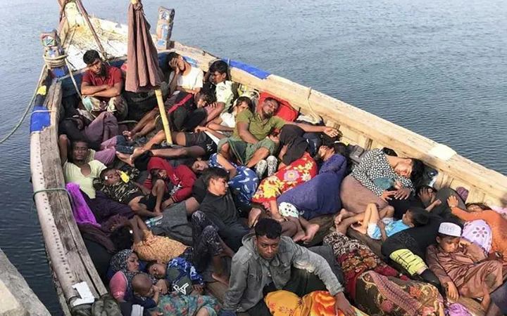 ভারত মহাসাগার থেকে ১০২ রোহিঙ্গাকে, উদ্ধার করল শ্রীলঙ্কার নৌবাহিনী